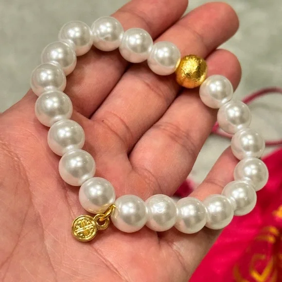 BuDhaGirl Pearl Bracelet - Picture 3 of 5